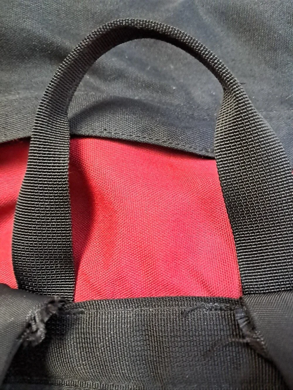 The North Face Lookout Hiking Camping Ruck-Sack BackPack. Red & Black.